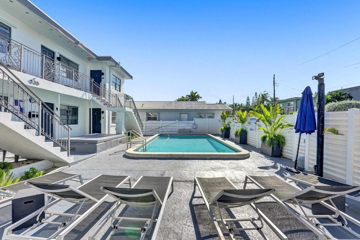 Waves On Desoto Rental Unit With Pool Hollywood Bagian luar foto