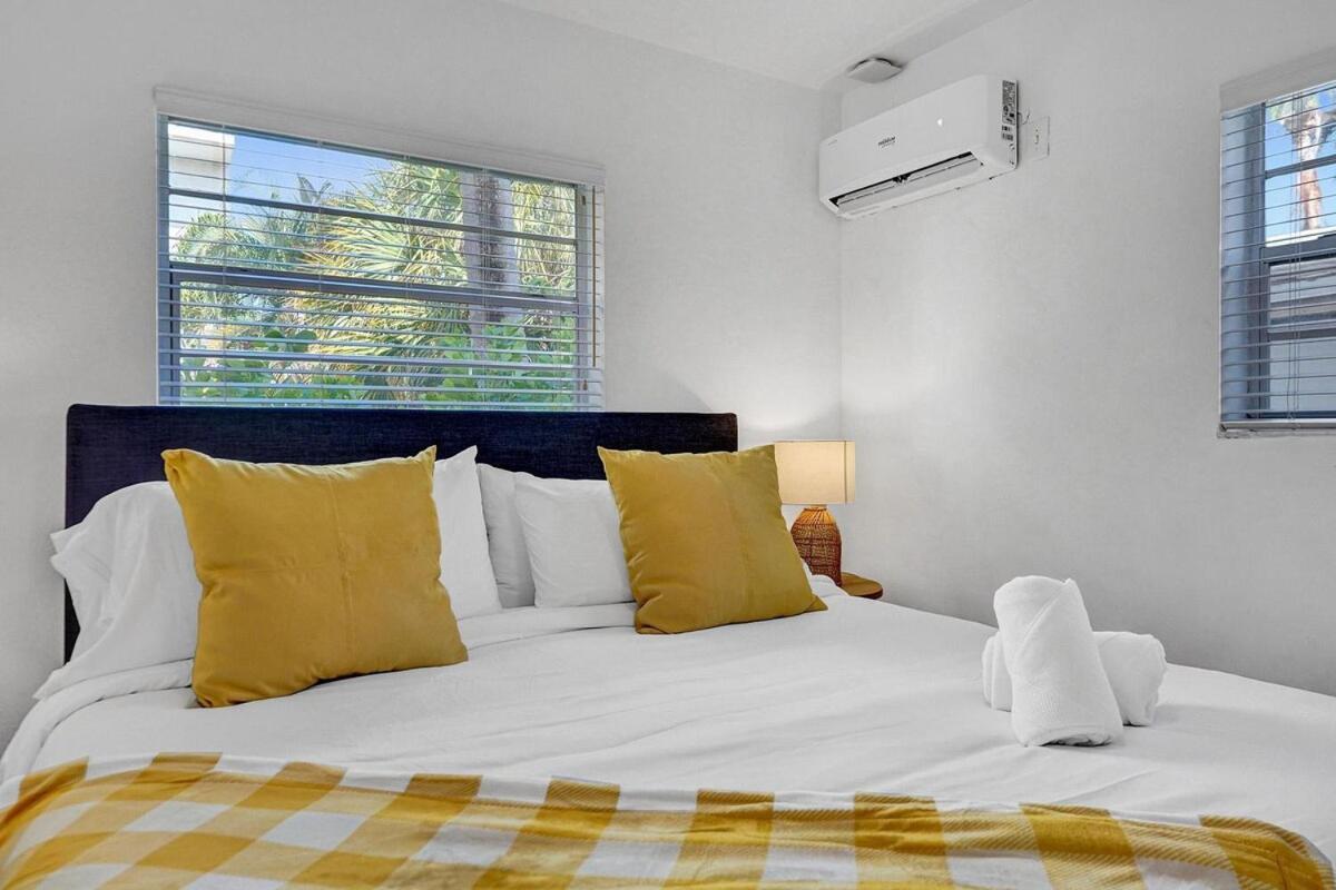 Waves On Desoto Rental Unit With Pool Hollywood Bagian luar foto