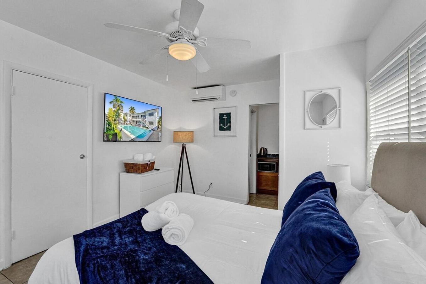 Waves On Desoto Rental Unit With Pool Hollywood Bagian luar foto