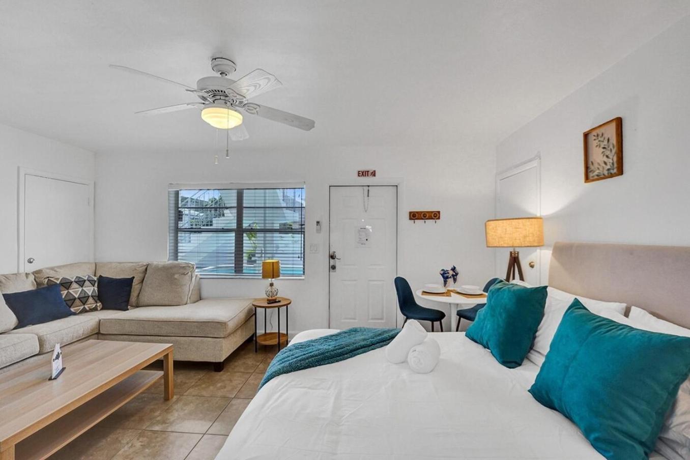 Waves On Desoto Rental Unit With Pool Hollywood Bagian luar foto