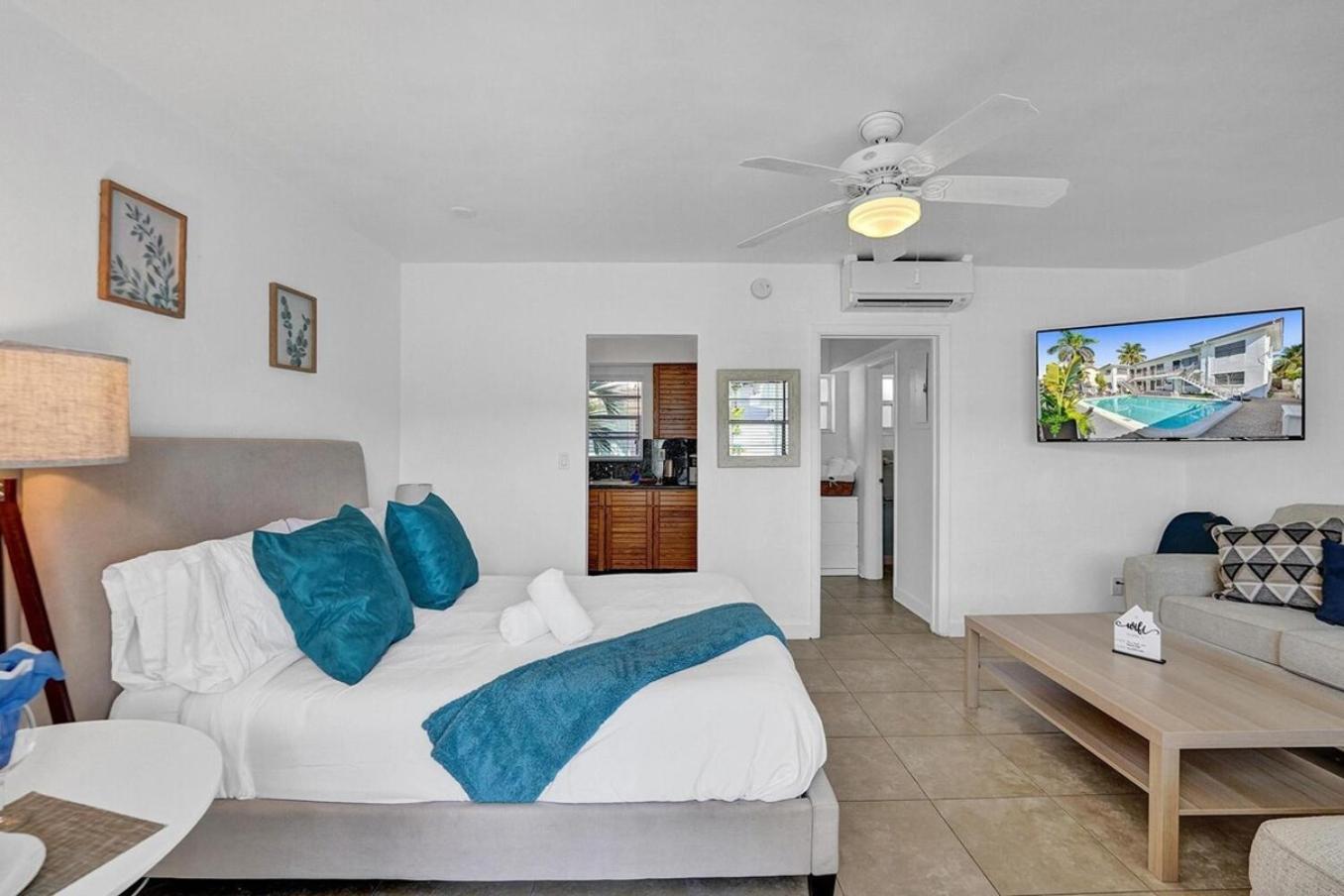Waves On Desoto Rental Unit With Pool Hollywood Bagian luar foto