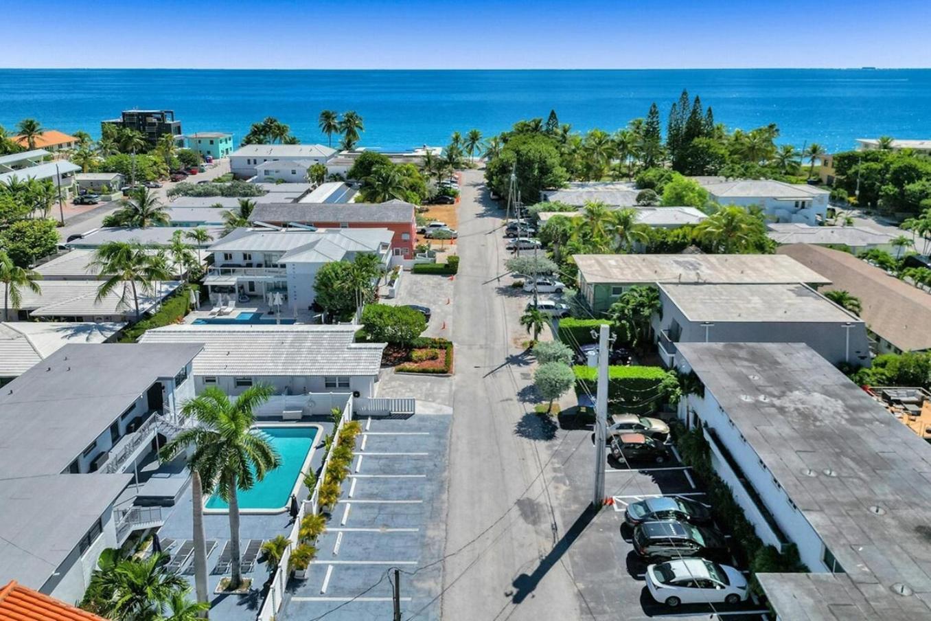 Waves On Desoto Rental Unit With Pool Hollywood Bagian luar foto
