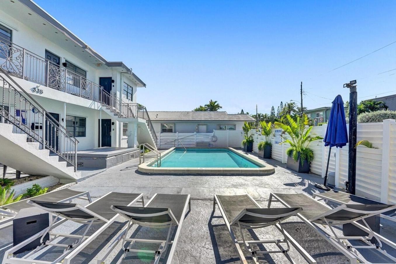 Waves On Desoto Rental Unit With Pool Hollywood Bagian luar foto